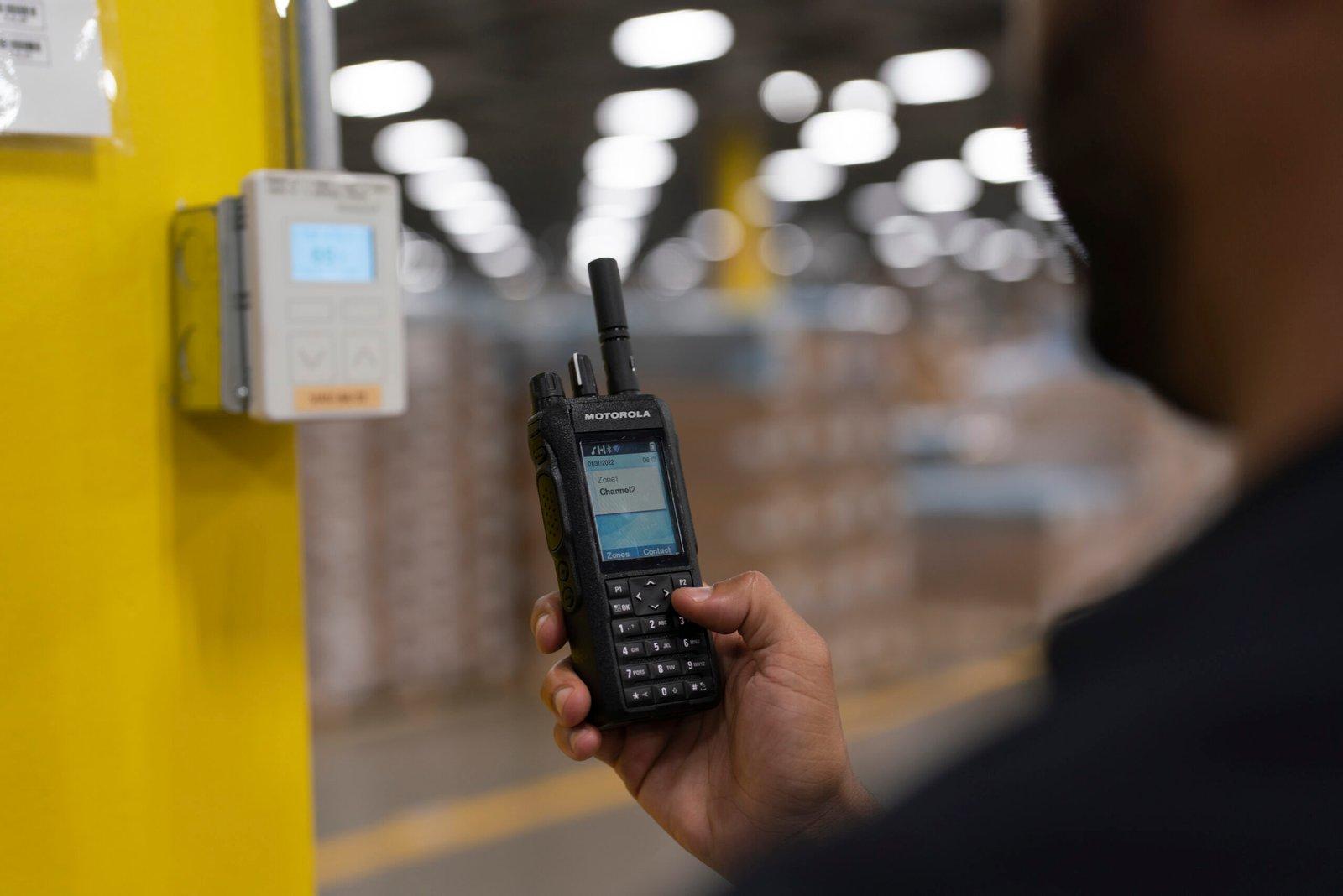 Motorola lança rádio digital com bateria de 28 horas