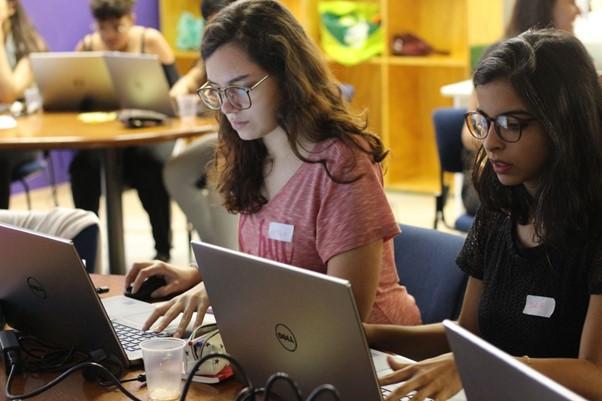 Curso de TI oferece 100 bolsas para mulheres e pessoas LGBTQIAP+