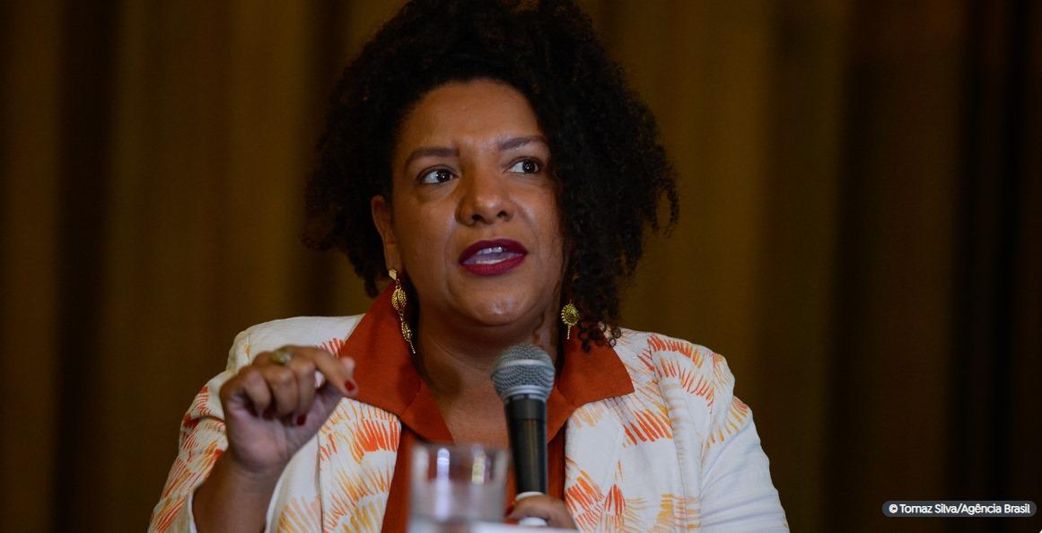 Deputada denuncia racismo em plataformas de inteligência artificial