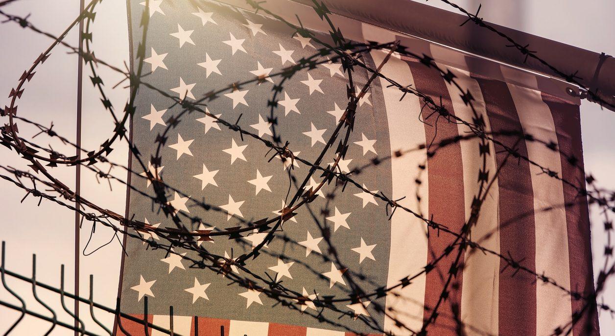 Google hospeda aplicativo que ajuda a deportar imigrantes